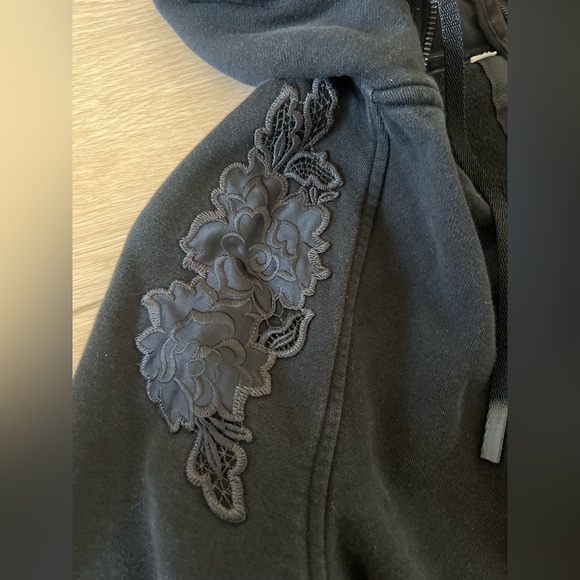 Lululemon To You Hoodie Floral Embroidered Full Zip black Cotton Terry size 6 - Picture 4 of 14